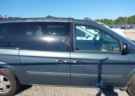 2005 Dodge Grand Caravan Sxt z USA, uszkodzony, nr VIN 2D4GP44L95R242873